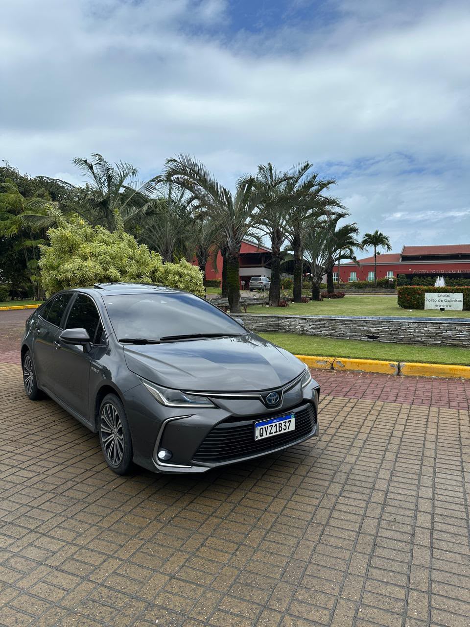 Toyota Corolla cinza/prata executivo da AC Transporte Executivo